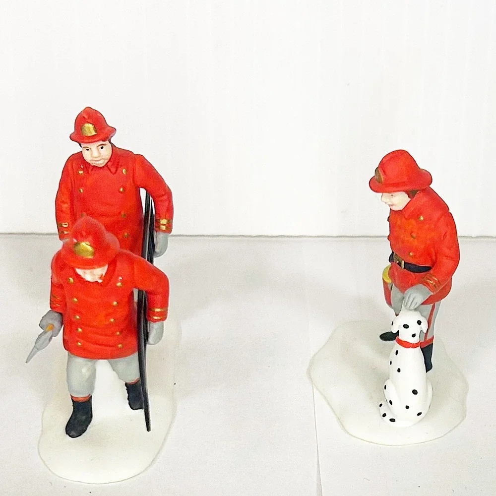 Department 56 Heritage‎ Village Fire Brigade Firemen Dog Set of 2